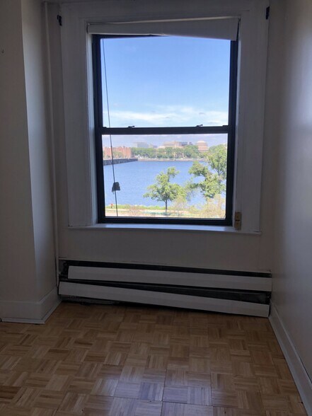 Building Photo - 464 Beacon St