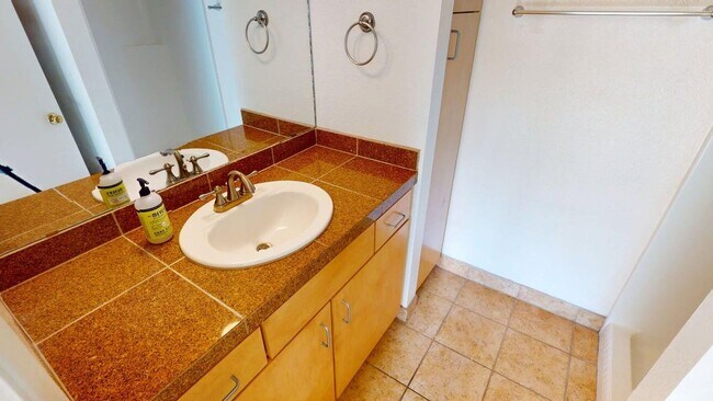 Building Photo - Light-Filled Upstairs Condo in a Prime Location