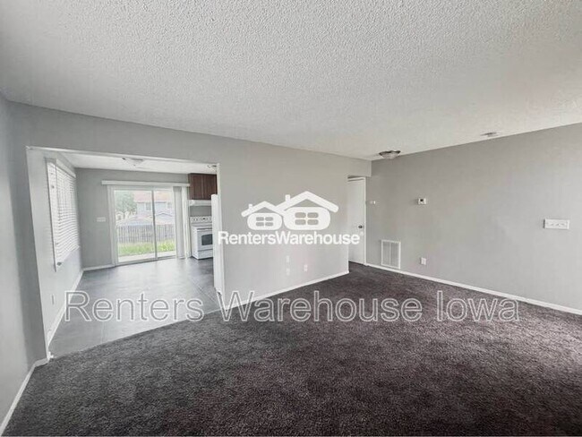 Building Photo - 2112 E Caulder Ave