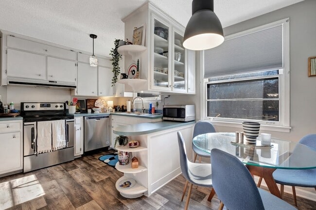 Building Photo - 3221 Cloverwood Dr