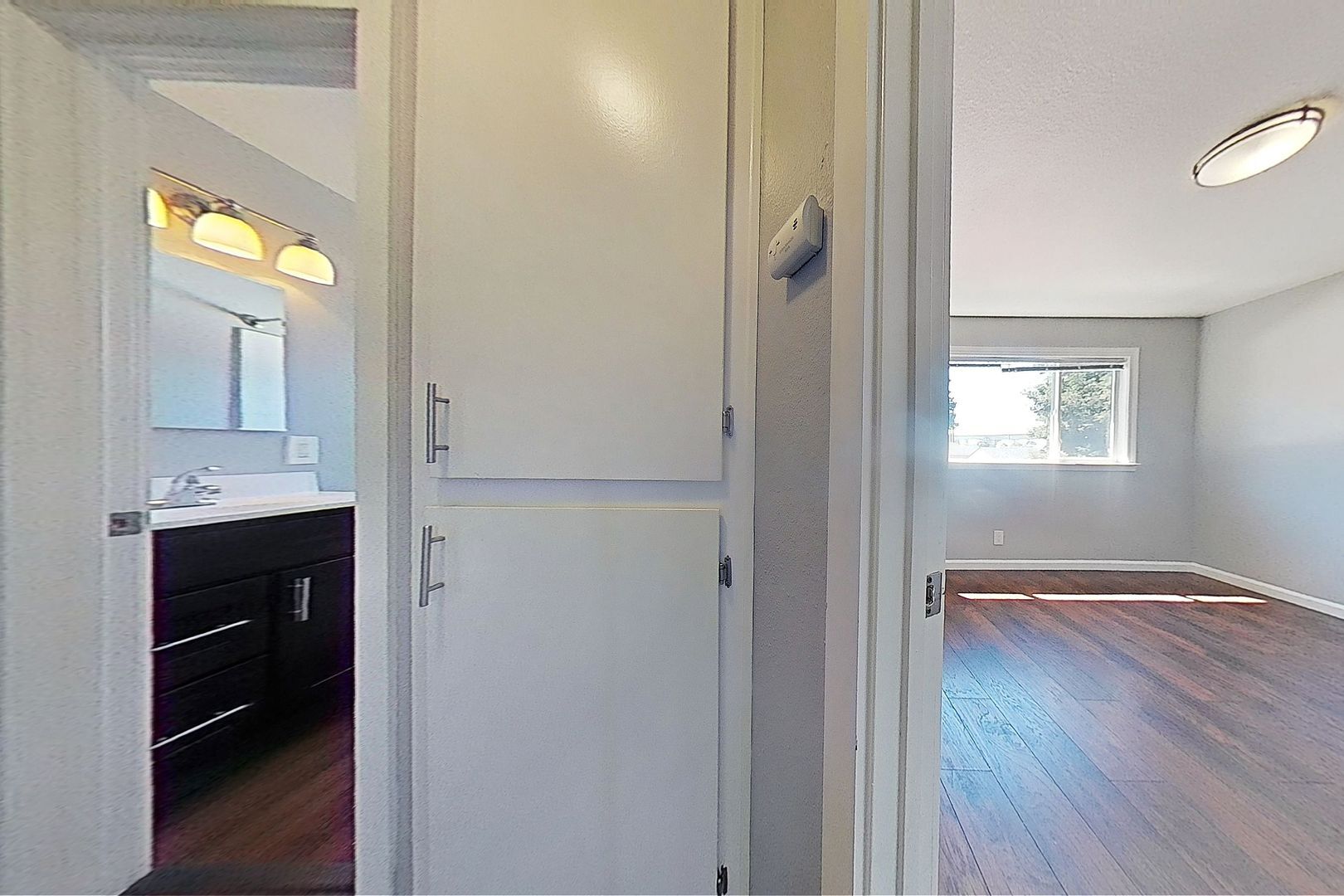 Building Photo - 569 Smalley Ave