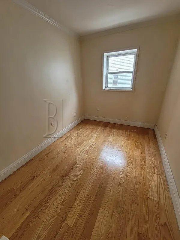 Building Photo - 3 bedroom in Long Island City NY 11102