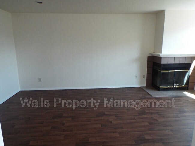 Building Photo - 6840 Oswego Pl NE