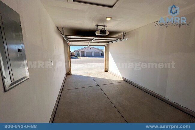 Building Photo - 3 Bedroom Townhome In Harvest Wolfforth!