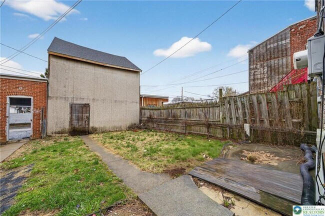 Building Photo - 1139 Linden St