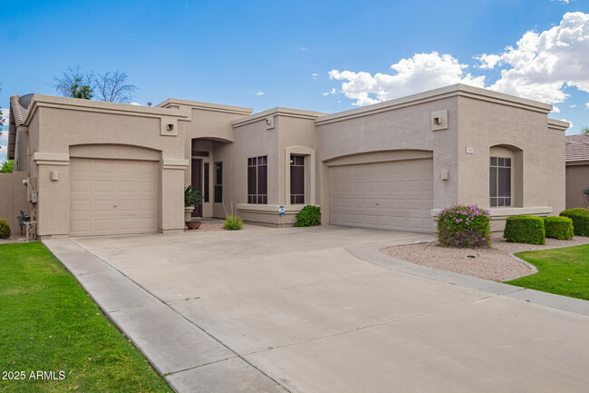 Primary Photo - 6923 W Lone Cactus Dr