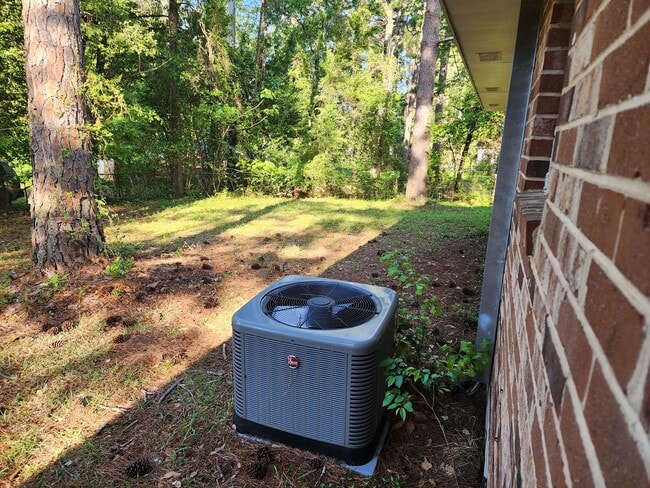 Building Photo - Coming soon! Section 8 accepted! 4 Bedroom...