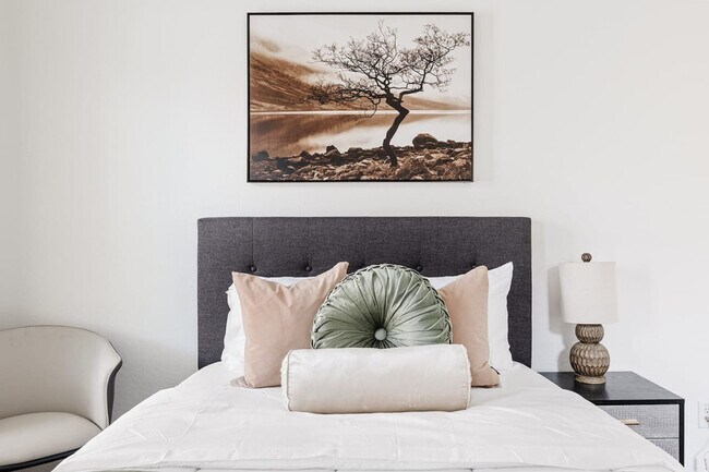 Building Photo - 2372 E Sequoia Dr