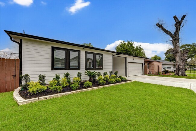 Primary Photo - 6618 Winton St
