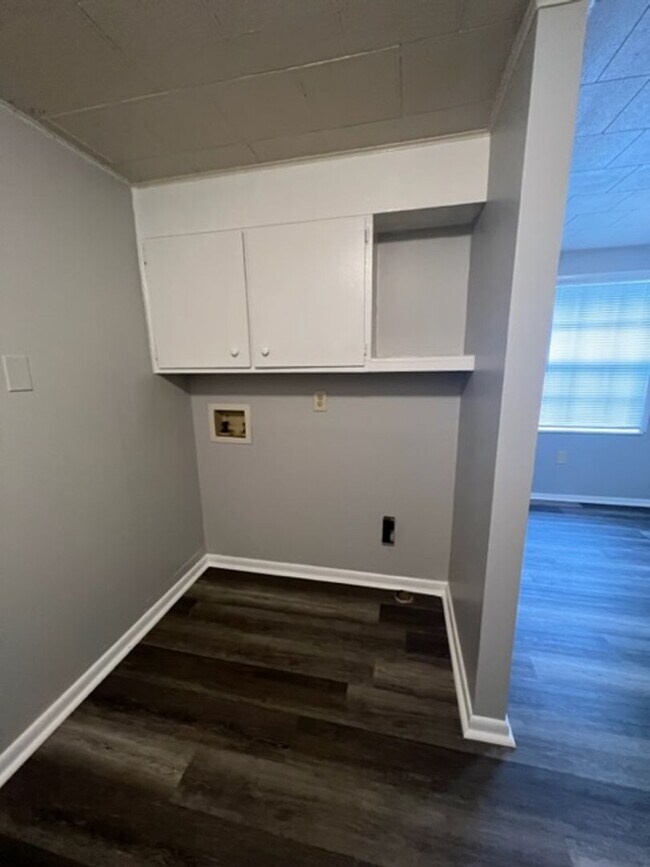 Building Photo - 601 Cedarwood Dr