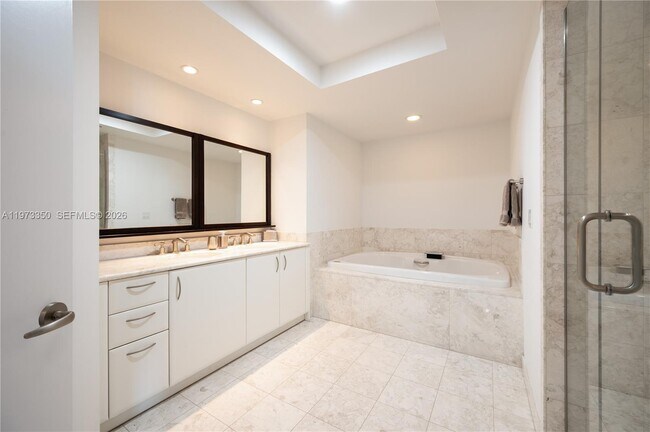 Building Photo - 1331 Brickell Bay Dr