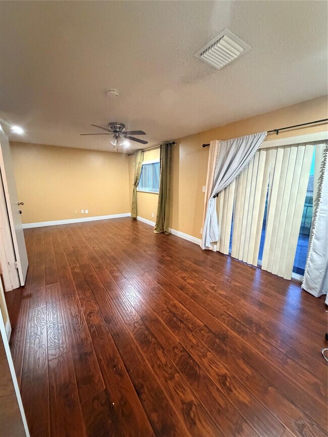 Building Photo - 16 Spinning Wheel Ln