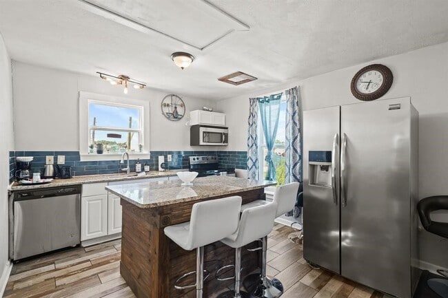 Building Photo - 3223 Avenue M