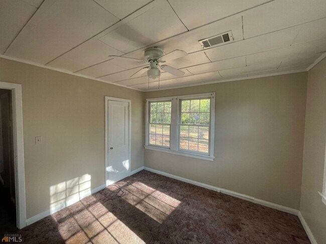 Building Photo - 632 E Mcintosh Rd