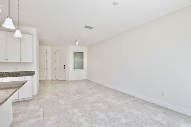 Building Photo - Elegant 2/2.5 Townhome in Guard-Gated Eagl...