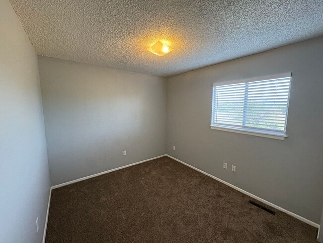 Building Photo - 405 Loma Linda Dr