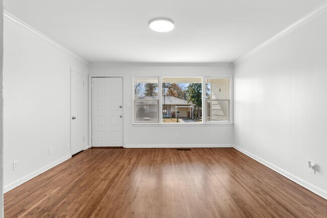 Building Photo - 3BR/1BA Home with W/D Hookups + Holiday Move-In Special $250 !!