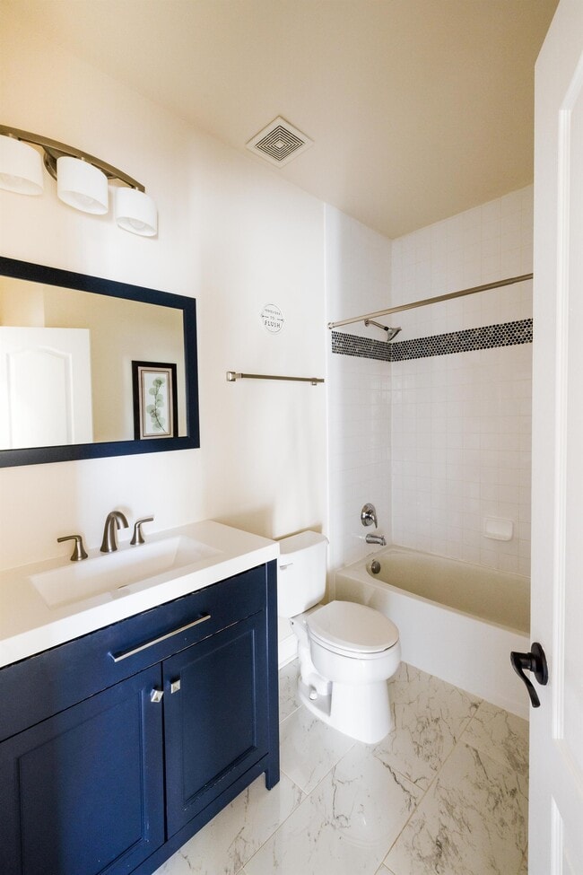 Building Photo - 904 Crestfield Dr