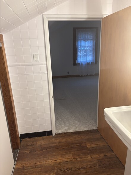 Building Photo - 554 Eastern Pky