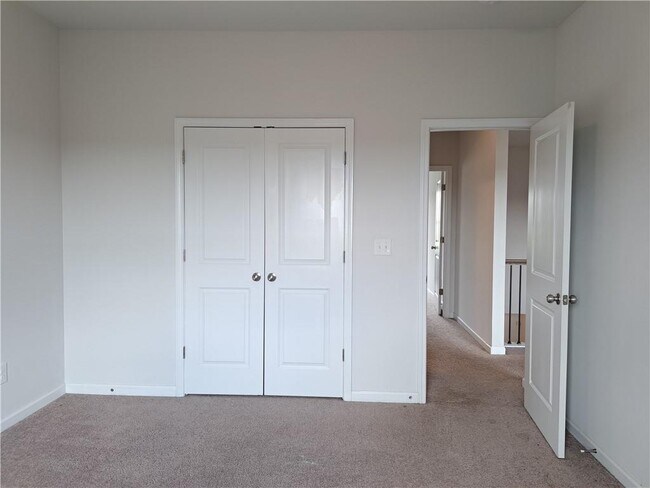 Building Photo - 3329 Long Creek Dr