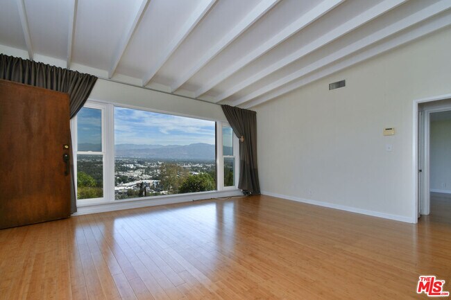 Building Photo - 3682 Berry Dr