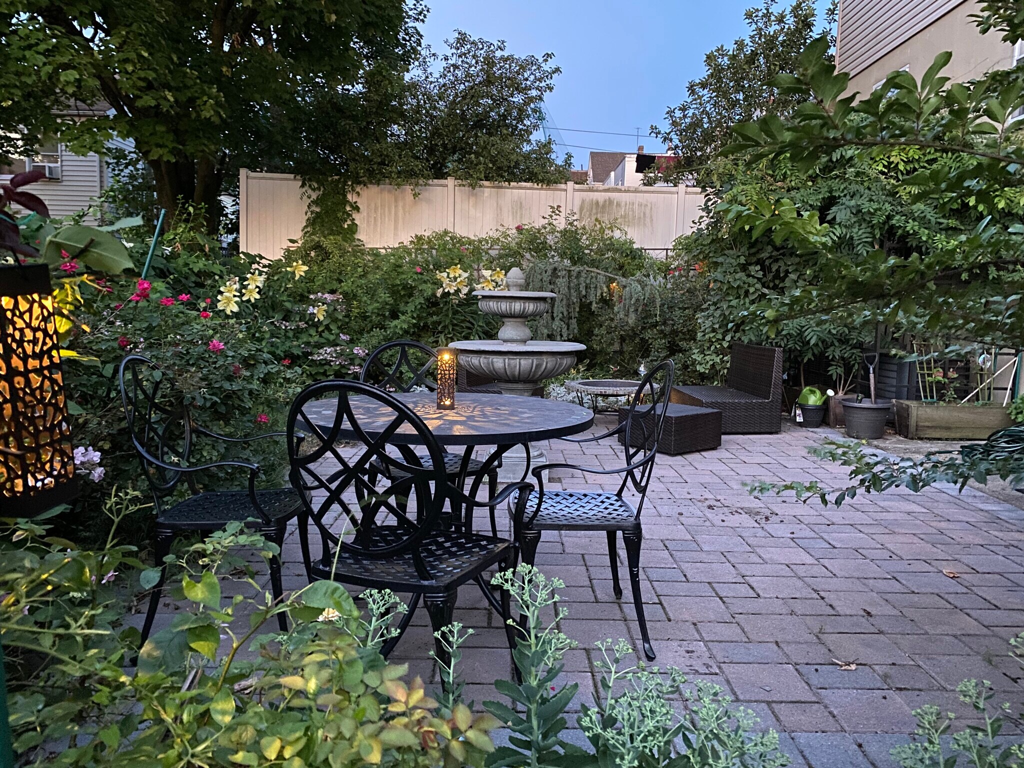 Building Photo - 100 Hague St