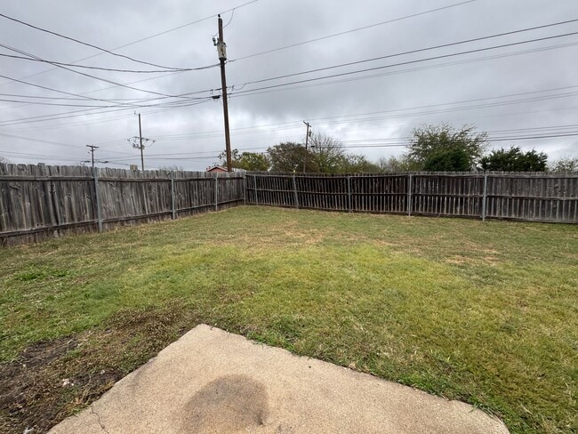 Building Photo - 2208 Chafin Dr