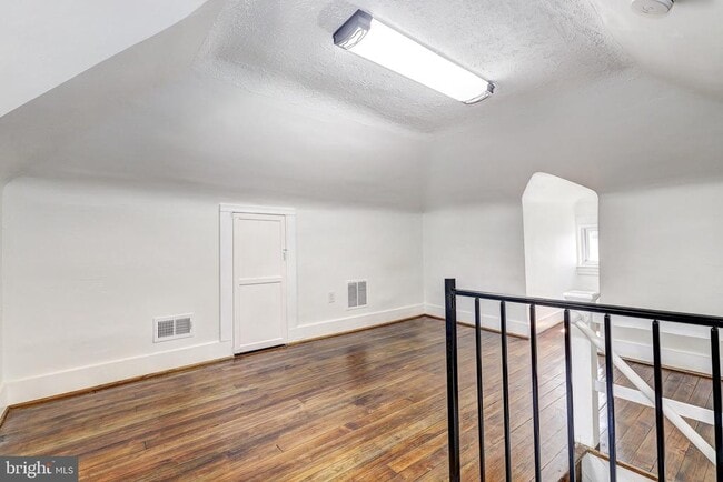 Building Photo - 2805 Hamilton Ave