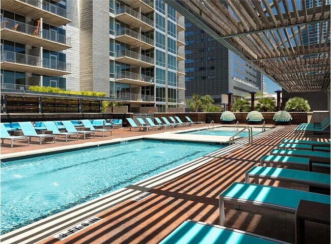 Primary Photo - 420 W 3rd St