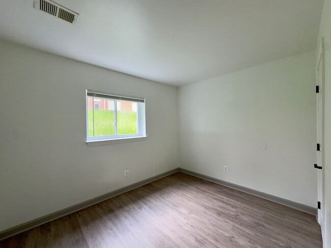 Building Photo - 3500 Beech Ave