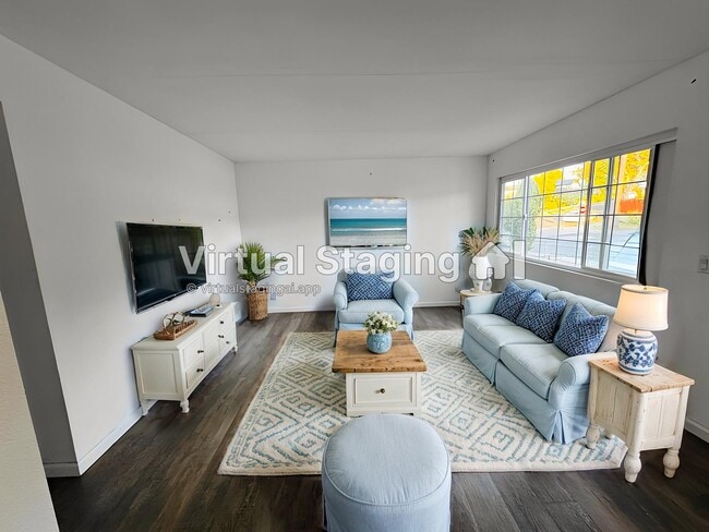 Building Photo - 641 Adobe Cir