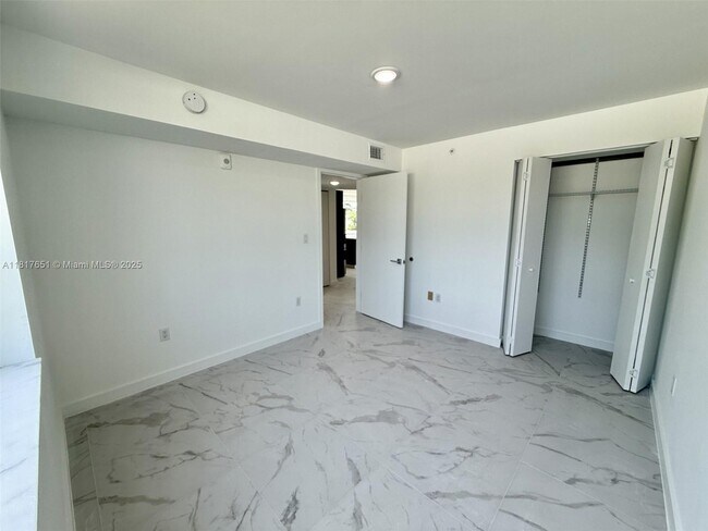 Building Photo - 1552 Euclid Ave