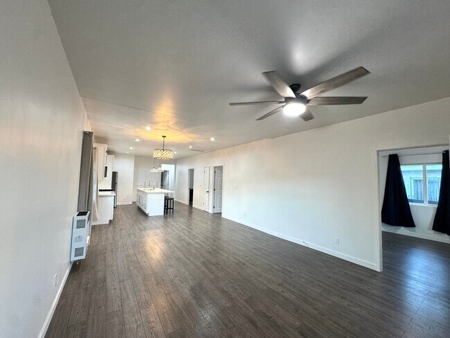 Building Photo - Renovated 3 bedroom 2 Bath house!