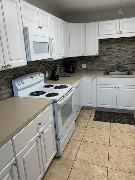 Building Photo - 13825 S Indian River Dr