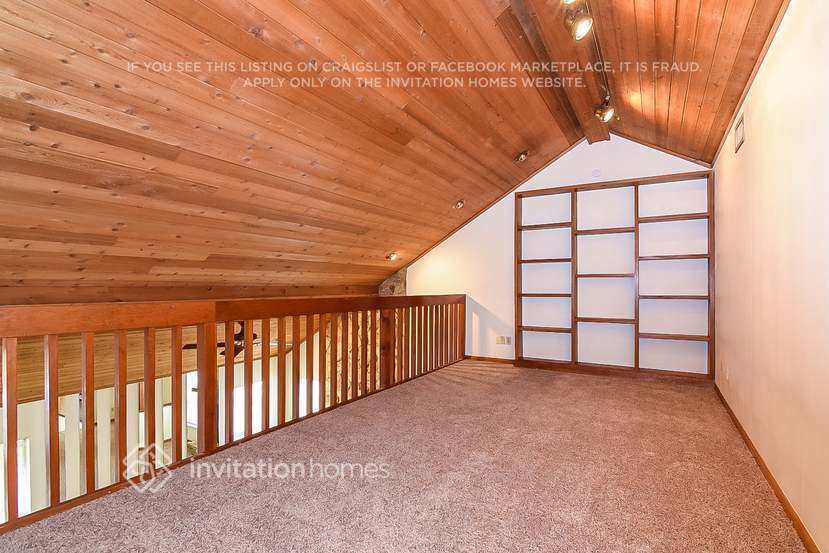 Building Photo - 10207 N Hyaleah Rd