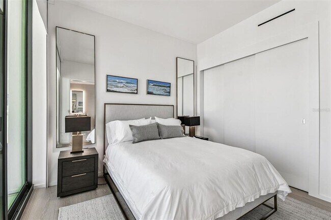 Building Photo - 1000 Water St