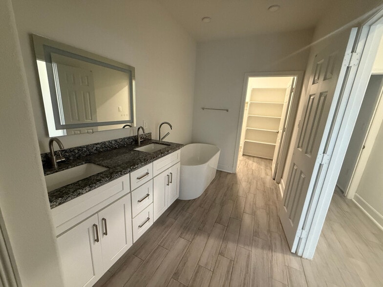 Building Photo - 4506 Aledo St