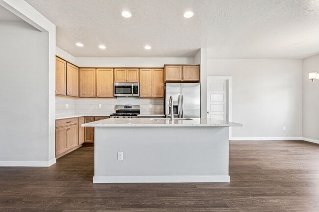 Building Photo - 6852 S Birch Creek Ave