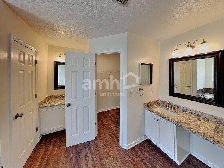 Building Photo - 534 Alice Cove Ct