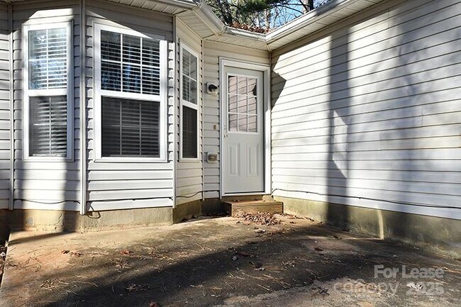 Building Photo - 116 Milbros Ln