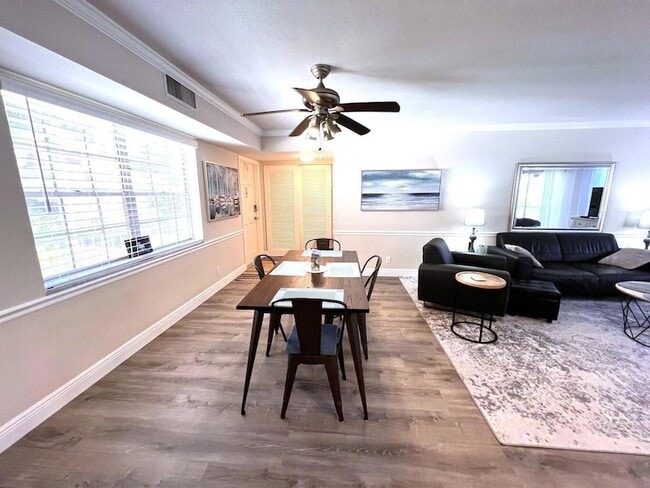 Building Photo - 5580 Tamberlane Cir