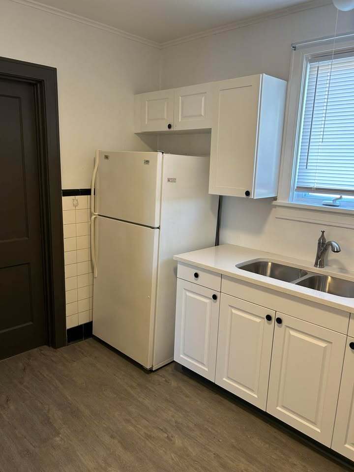 Kitchen - 238 E North St