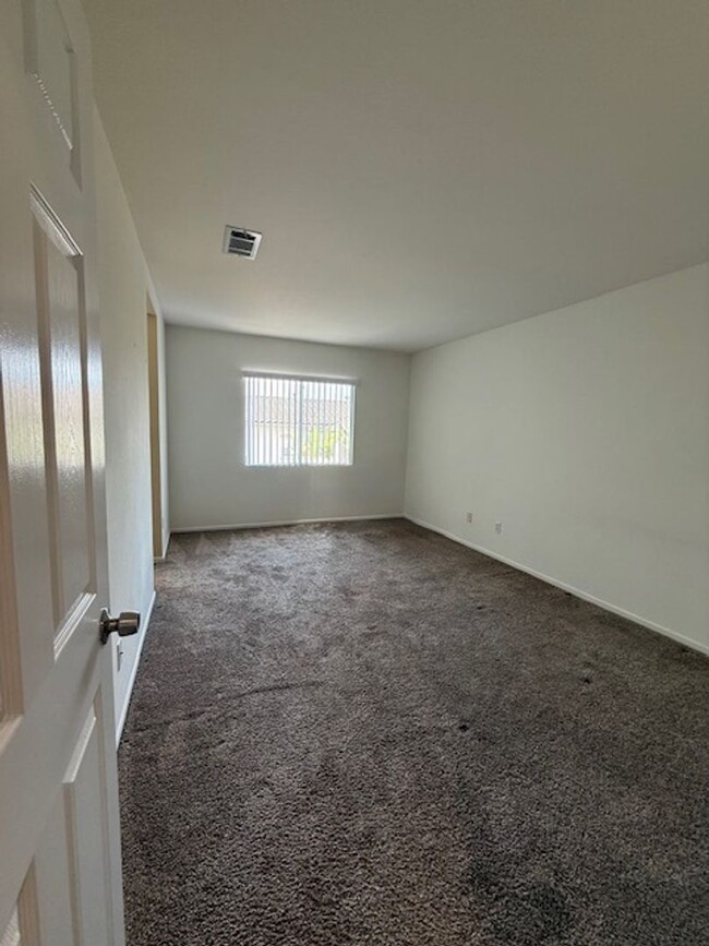 Building Photo - Beautiful Home located in Sunbow