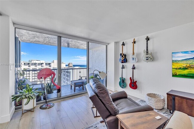 Building Photo - 2655 Collins Ave