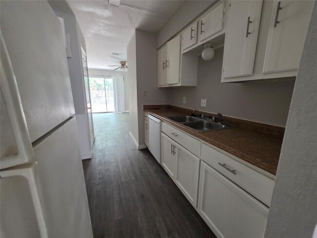 Building Photo - 12738 Shannon Hills Dr