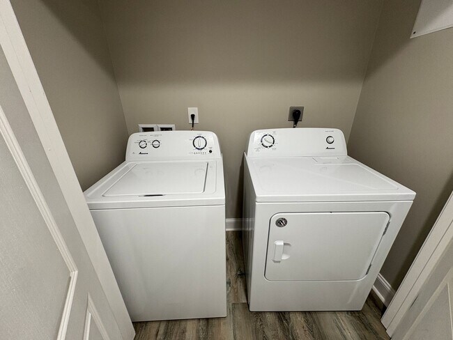 Building Photo - Available for the 2026-2027 lease term.