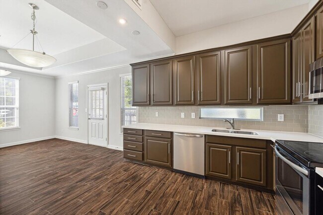 Building Photo - 2624 Detering St