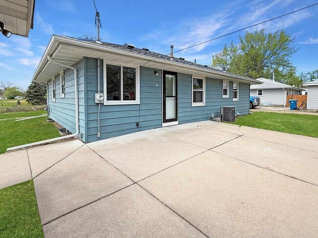 Building Photo - 9119 10th Ave S