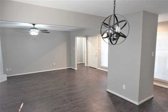 Building Photo - 2727 Tinechester Dr