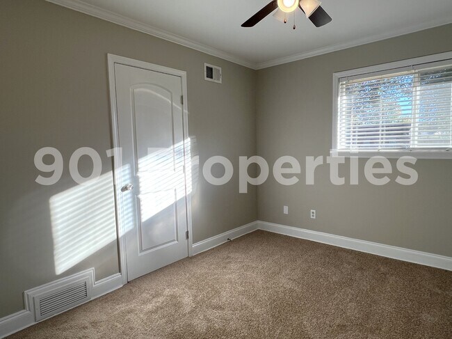 Building Photo - 8539 Chesterfield Dr